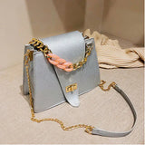 Modische Umhängetasche mit Kettenriemen